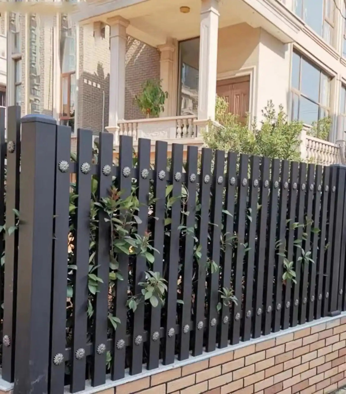 Retro Decorative Heavy Duty Iron Garden Fence