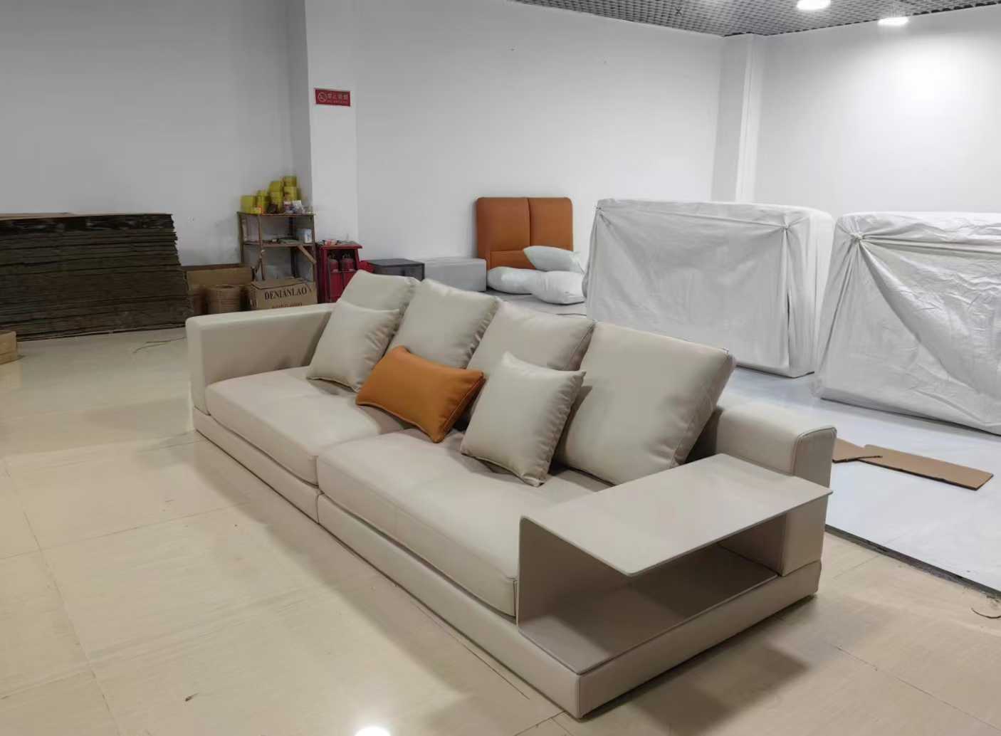 4-Seater Sofa with Built-in Side Table