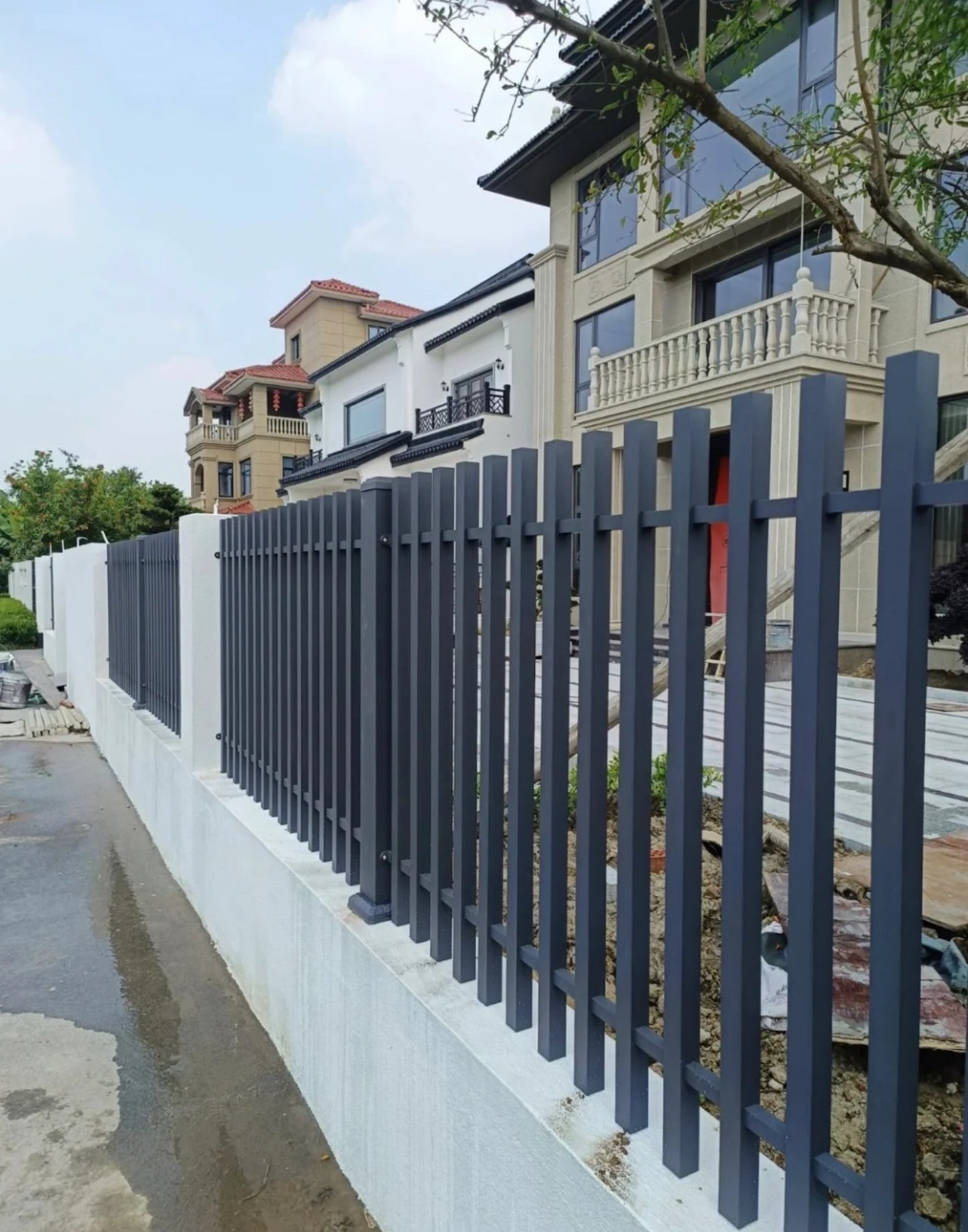 Weatherproof Anti-Rust Artistic Iron Garden Fence