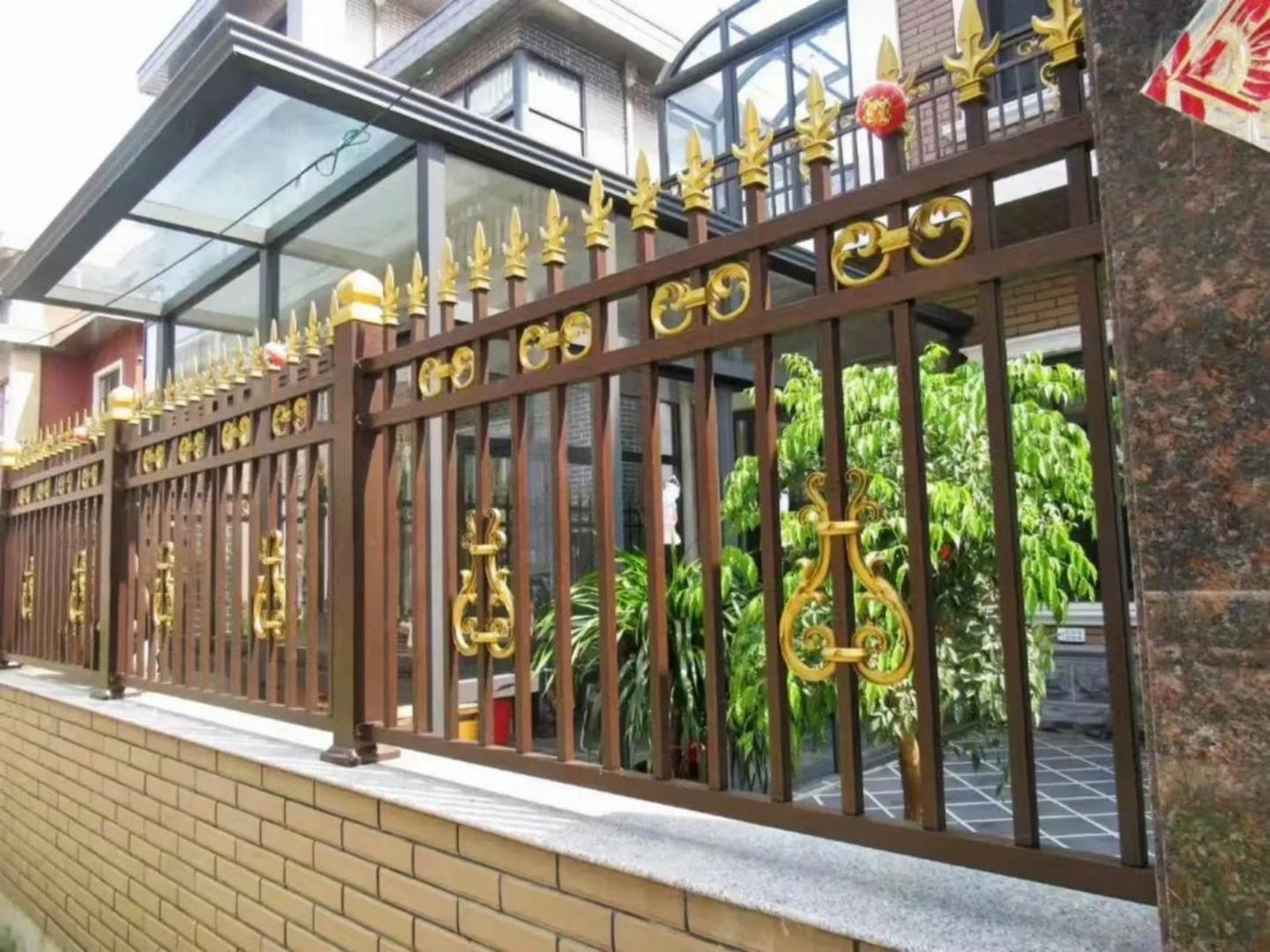 Weatherproof Anti-Rust Artistic Iron Garden Fence