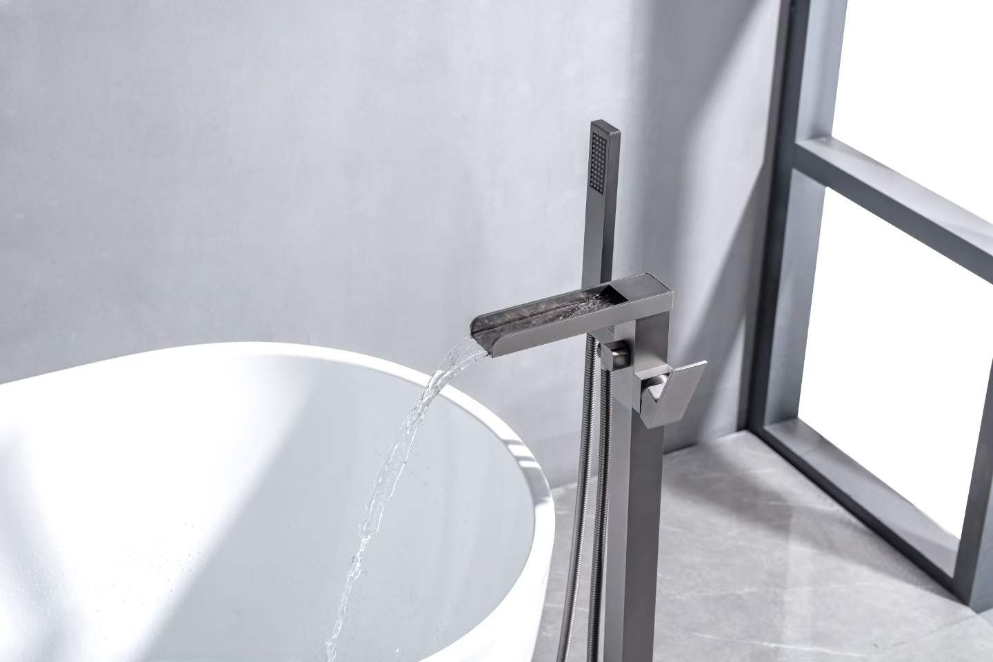 Chrome Finish Deck Mount Bathtub Faucet 61010