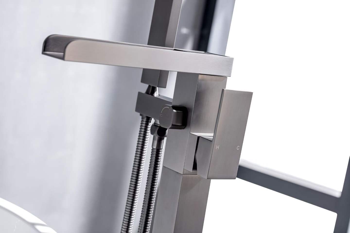 Chrome Finish Deck Mount Bathtub Faucet 61010
