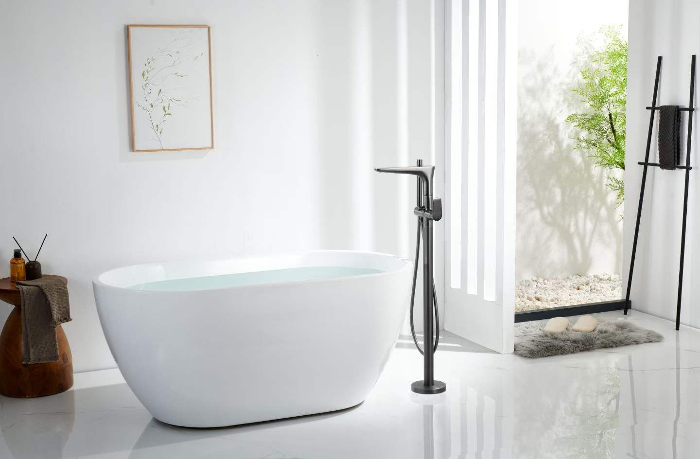Floor-mounted Modern Bathtub Faucet 81014