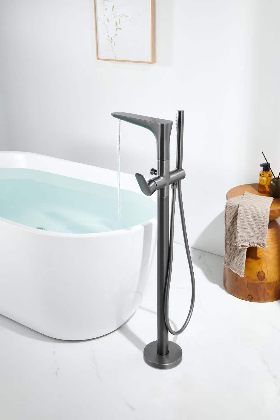 Floor-mounted Modern Bathtub Faucet 81014