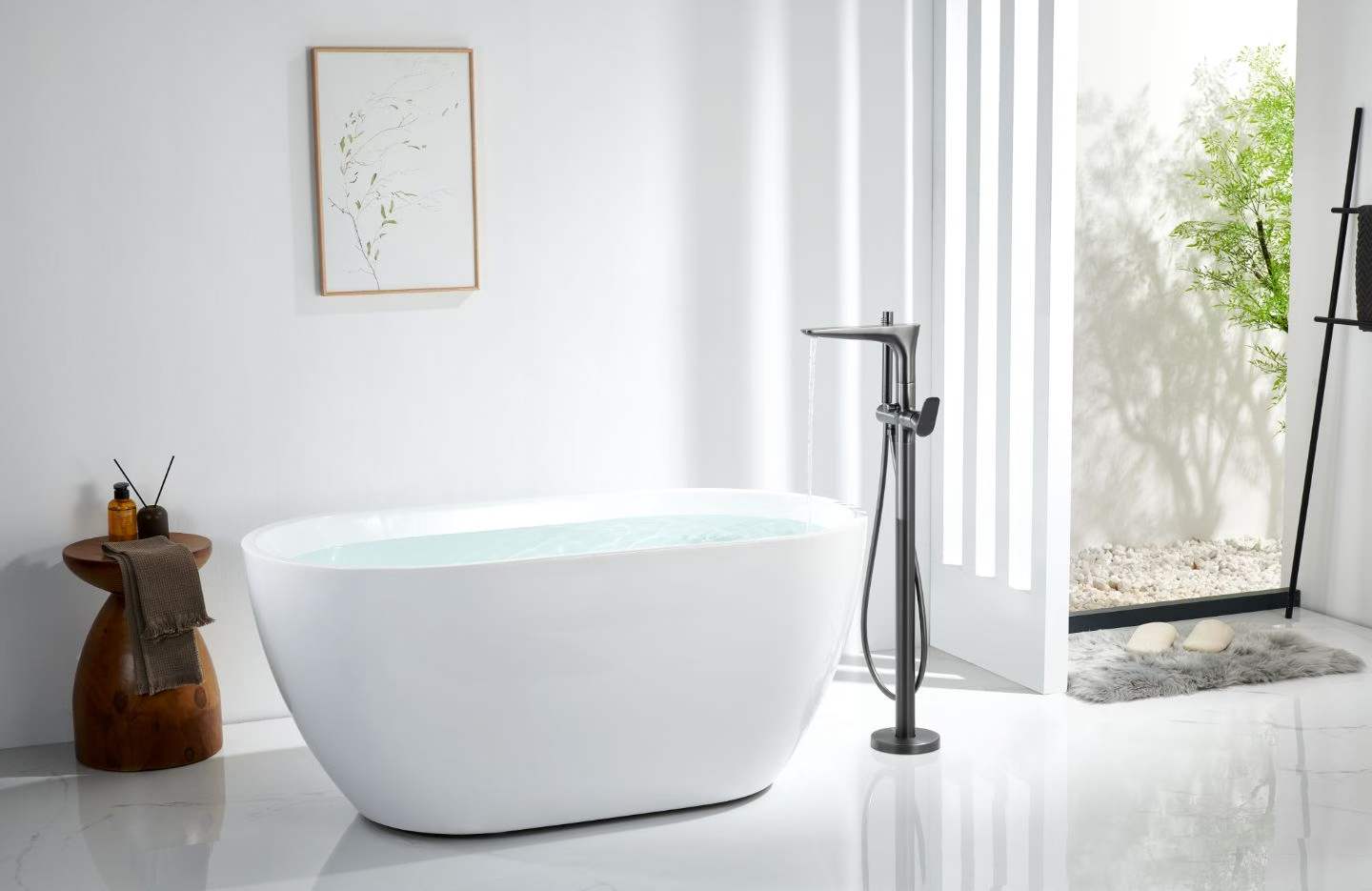 Floor-mounted Modern Bathtub Faucet 81014