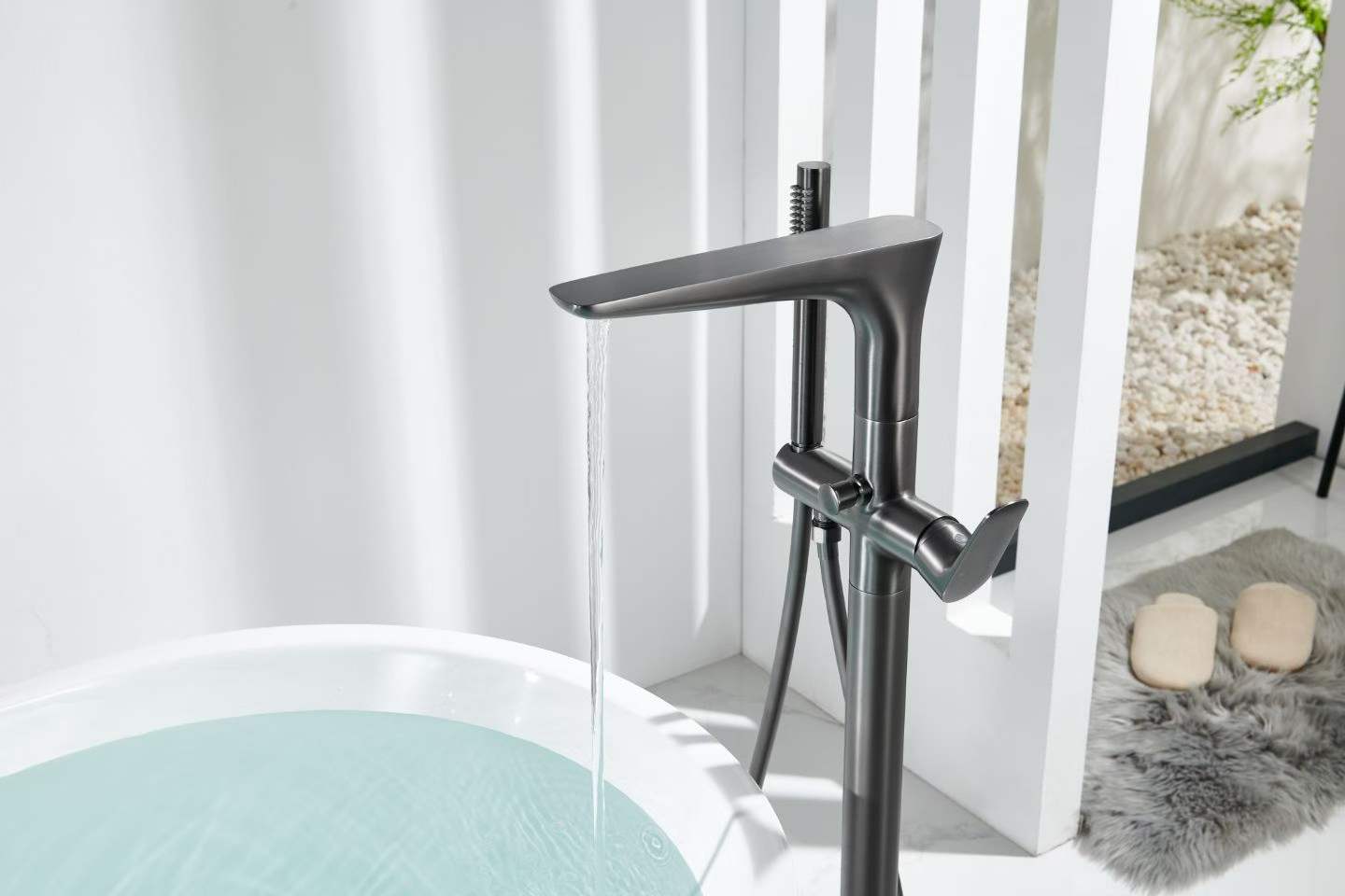 Floor-mounted Modern Bathtub Faucet 81014
